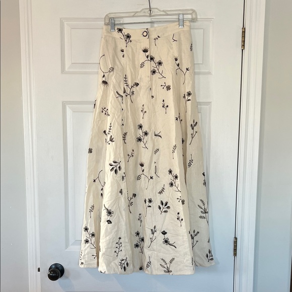 House of Harlow 1960 Dresses & Skirts - House of Harlow 1960 Black Floral on Cream A-Line Skirt
